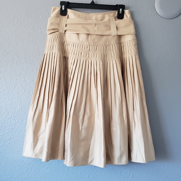 Sold! Gold belted pleated high waist midi skirt - Picture 2 of 8